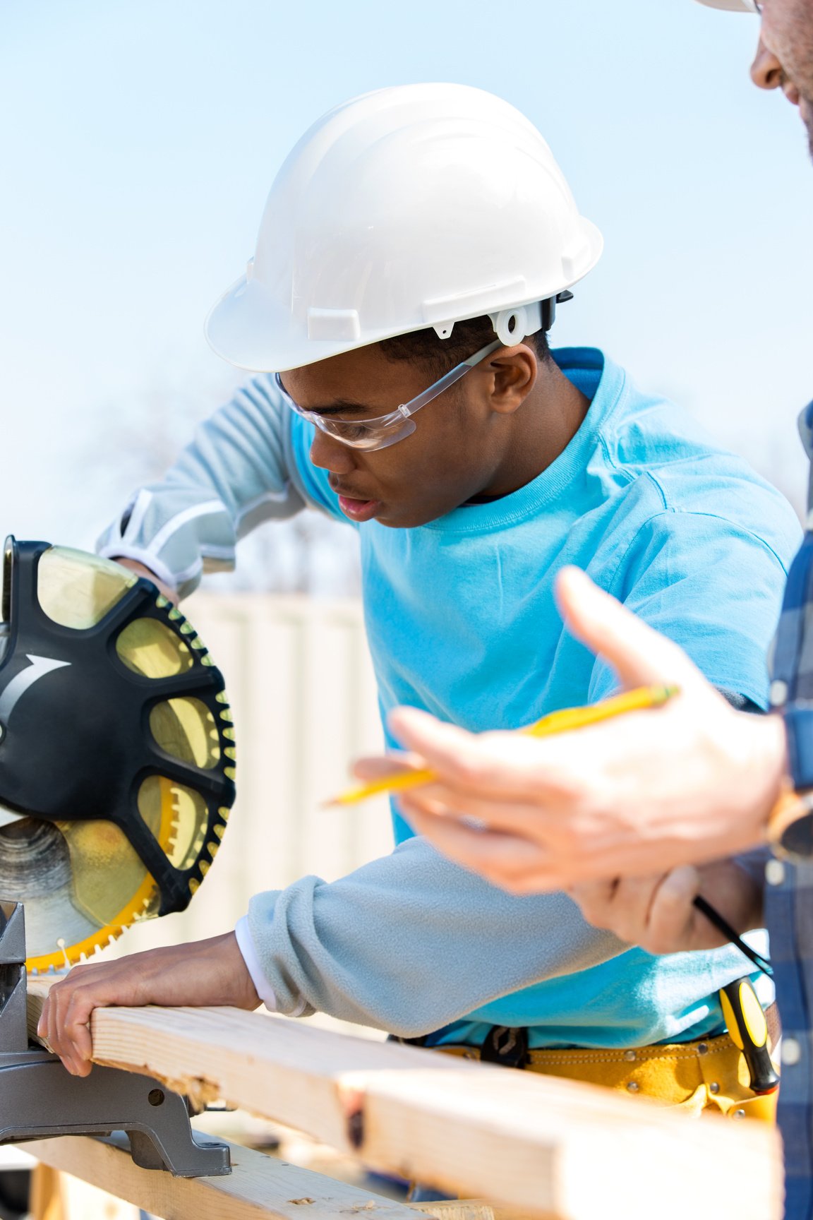 Craftsman trains apprentice at job site